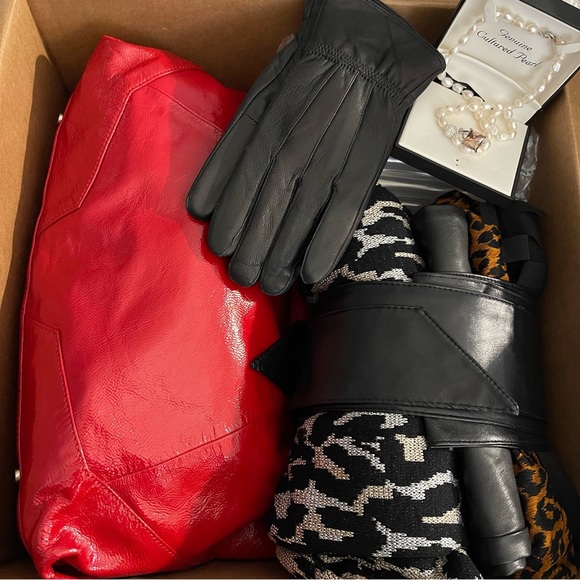 Mob Wife Aesthetic Mystery Style Box 5-7 Pieces of Women’s Clothing Accessories - Picture 4 of 6